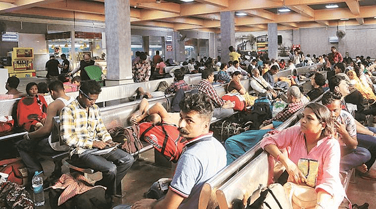 Passengers waiting at a railway station is a quasi group.