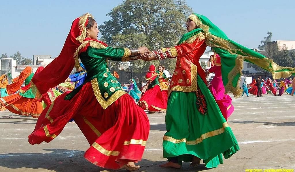 Giddha Folk Dance, History, Steps, Style, Origin &amp; Information